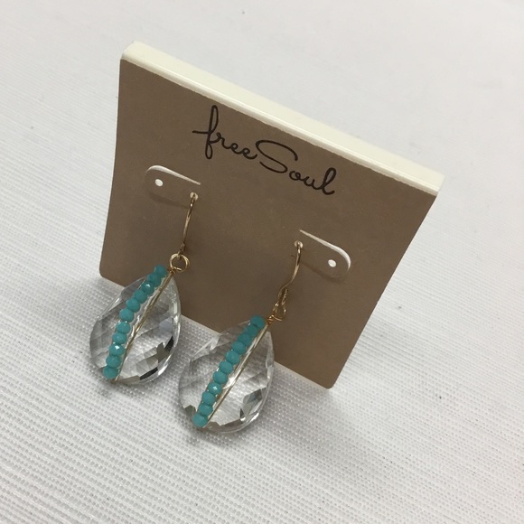 Free Soul Striking Earrings - Picture 3 of 4